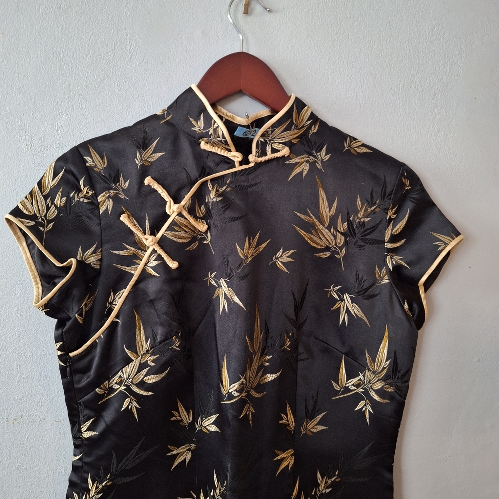 32.  Traditional  Chinese Floral  Dress
